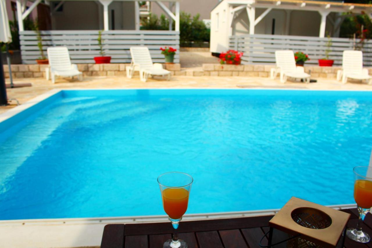 Bungalow Vice With Pool Pakoštane Exterior foto