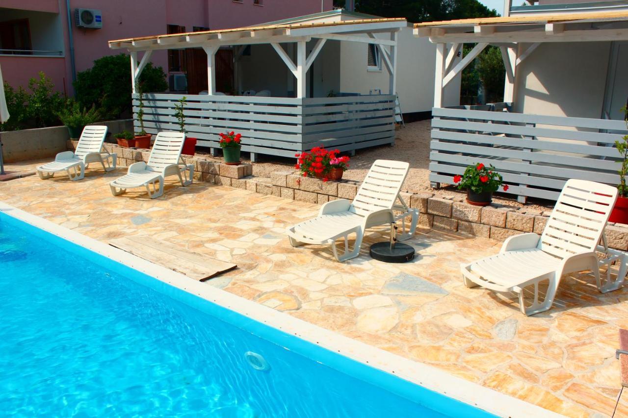 Bungalow Vice With Pool Pakoštane Exterior foto