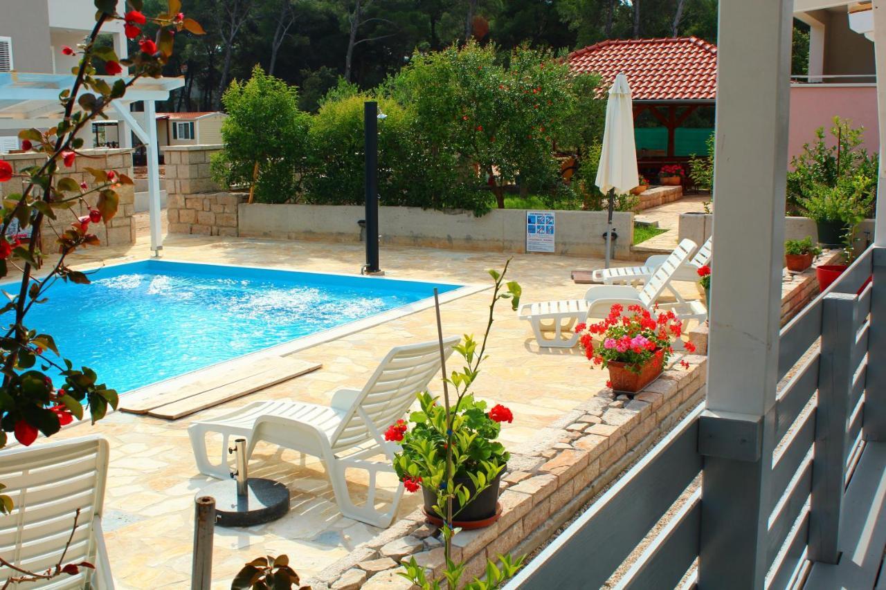 Bungalow Vice With Pool Pakoštane Exterior foto